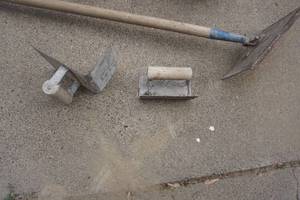 lot 174 image: Lot of Assorted Concrete Trowels