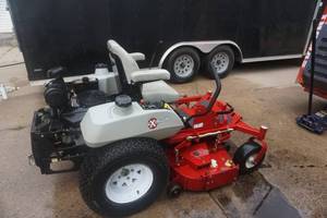 lot 4 image: 2006 Exmark LazerZ hp Commercial Zero Turn Lawn Mower