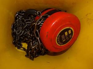 lot 78 image: 1 Ton Chain Hoist