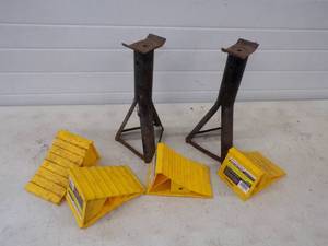lot 79 image: Pair of Jack Stands and Wheel Chokes