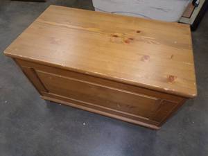 lot 92 image: Wood Chest