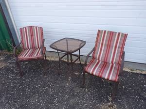 lot 98 image: Outdoor Chairs and Table