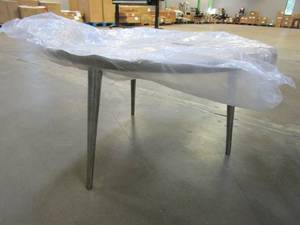 lot 409 image: Kate and Laurel Alessia Modern Coffee Table, 25 x 25 x 15, Silver, Metal Coffee (OUT OF BOX)