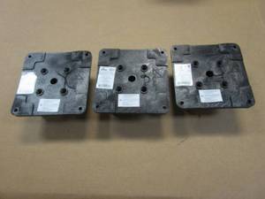 lot 515 image: LOT OF 3 - Peak Products 4 in. x 4 in. Plastic Post Anchor
