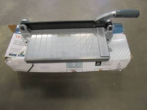 lot 643 image: 12 in. Luxury Vinyl Tile (LVT) Cutter (SCRATCH & DENT)