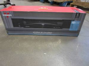 lot 658 image: Vornado Transom 26 in. 4 Speed Low Profile Window Fan (OPEN BOX)