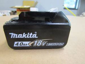 lot 696 image: Makita 18V LXT Lithium-Ion High Capacity Battery Pack 4.0Ah with Fuel Gauge