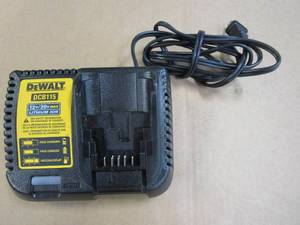 lot 699 image: DEWALT 12V to 20V Lithium-Ion Battery Charger