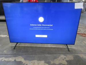 lot 1032 image: 70 Class TU7000 Crystal UHD 4K Smart TV UN70TU7000BXZA