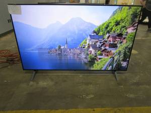lot 1033 image: LG - 70 Class UQ75 Series LED 4K UHD Smart webOS TV (CUTS CENTER)