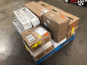 lot 1 image: Pallet of Assorted Ceramic Flooring and Tile Various Models and Conditions Customer Returns See Pictures