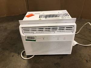 lot 13 image: Vissani 6000 BTU Window Air Conditioner  Customer Returns See Pictures