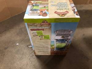 lot 19 image: Margaritaville Key West Frozen Concoction Maker 48 oz. 3-Speed Beige Blender with Easy Pour Jar and XL Ice Reservoir Customer Returns See Pictures