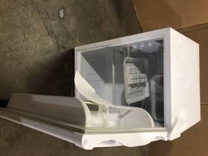 lot 20 image: Magic Chef 2.6 cu. ft. Mini Fridge in White, ENERGY STAR  Customer Returns See Pictures