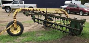 lot 3 image: John Deere Hay Rake
