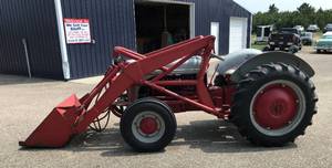 lot 2 image: 1948 Ford 8N Tractor & Loader