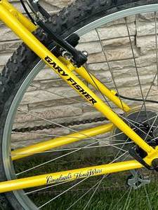 lot 3 image: Mens Gary Fisher Leinenkugel Limited Edition 12 Speed 26 Inch Bicycle