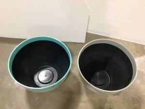 2 Lots of Garden Planter Pots   Customer Returns See Pictures