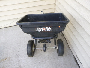 lot 35 image: Agri-Fab Pull-Behind Fertilizer