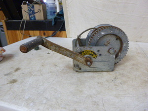 lot 42 image: Hand Winch