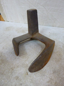 lot 45 image: Antique Warranted Cast Iron Shoe Repair Anvil
