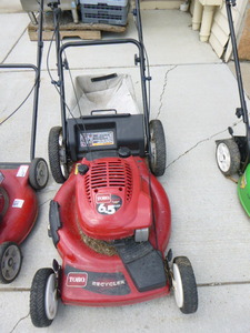 lot 51 image: Toro Recycler Push Lawn Mower with Bagger