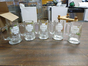 lot 99 image: 5 Schmidt Been Mugs