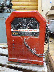 lot 128 image: Lincoln Electric Arc Welder