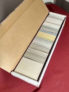lot 15 image: 800 Count Baseball Card Box - Nice Variety