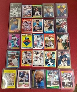 lot 22 image: (25) Kirby Puckett Cards