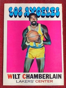 lot 128 image: 1971-72 Topps Wilt Chamberlain Card