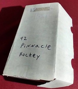 lot 165 image: 1991-92 Pinnacle Hockey Card Set