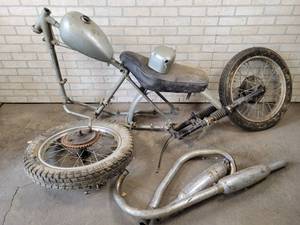 lot 6 image: 1950s Triumph Motorcycle Frame, Wheels, Fork and More