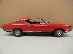 lot 18 image: THE DANBURY MINT 124 SCALE DIECAST - 1968 CHEVROLET CHEVELLE SS 396 - NICE - DISPLAY ONLY - GREAT PIECE - SEE PICTURES