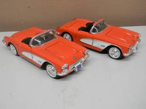 lot 20 image: 2 - ERTL 124 SCALE DIECAST - 1959 CHEVROLET CORVETTE - NICE - DISPLAY ONLY - GREAT PIECES - SEE PICTURES
