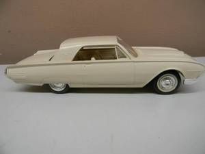 lot 24 image: DEALER  SALESMAN PROMO NEW THUNDERBIRD 390 SPECIAL V-8 125 SCALE - 1961 FORD THUNDERBIRD - NICE - DISPLAY ONLY - SPECTACULAR PIECE - SEE PICTURES