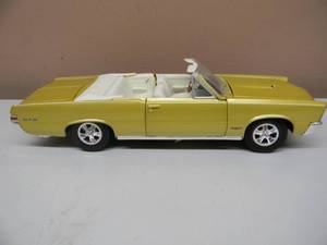 lot 28 image: MAISTO 118 SCALE - 1965 PONTIAC GTO - NICE - DISPLAY ONLY - GREAT PIECE - SEE PICTURES