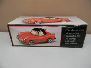 lot 32 image: CLASSIC CERAMIC 1954 CORVETTE APPROX 116 SCALE - NICE - NEW IN THE BOX - GREAT PIECE - SEE PICTURES