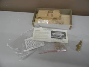 lot 33 image: VINTAGE CAR CLUB OF AMERICA 1953 CORVETTE #42508 124 SCALE WOODEN CORVETTE KIT - NICE - NEW IN THE BOX - GREAT PIECE - SEE PICTURES