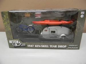 lot 35 image: GREENLIGHT 124 SCALE HITCH & TOW TRAILERS 1947 KEN-SKILL TEAR DROP - NICE - NEW IN BOX - AWESOME PIECES - SEE PICTURES