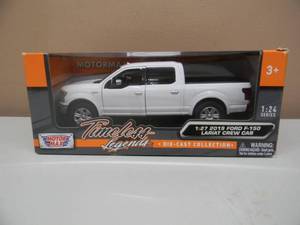 lot 38 image: MOTOR MAX 124 SCALE TIMELESS LEGENDS 2019 FORD F-150 LARIAT CREW CAB - NICE - NEW IN BOX - GREAT PIECE - SEE PICTURES