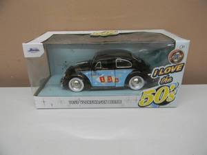 lot 41 image: JADA I LOVE THE 50s 124 SCALE 1959 VOLKSWAGON BEETLE - NICE - NEW IN BOX - GREAT PIECE - SEE PICTURES