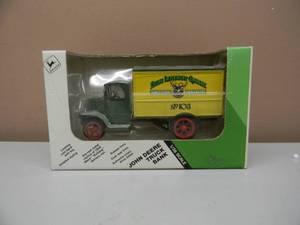 lot 42 image: ERTL 138 SCALE DIE CAST 1926 MACK BULLDOG DELIVERY VAN - NICE - NEW IN BOX - GREAT PIECE - SEE PICTURES