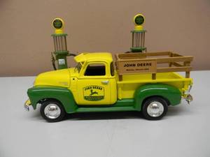 lot 45 image: ERTL 124 SCALE DIECAST JOHN DEERE 1950 CHEVROLET 3100 WITH 2 GEARBOX JOHN DEERE VISIBLE GAS PUMPS- NICE - GREAT PIECES - SEE PICTURES