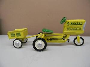 lot 50 image: HALLMARK KIDDIE CAR CLASSICS - 1961 MURRAY Tractor With Trailer - NICE - NEW IN BOX - GREAT PIECE - SEE PICTURES