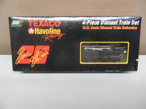 lot 55 image: REVELL TEXACO HAVOLINE RACING 4-PIECE DIECAST TRAIN SET HO SCALE - NICE - NEW IN BOX - GREAT PIECE - SEE PICTURES