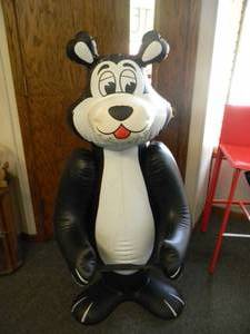 lot 1 image: RARE - VINTAGE HAMMS BEER BEAR INFLATABLE DISPLAY - AWESOME FANTASTIC PIECE - NICE - APPROX 50 TALL - SEE PICTURES
