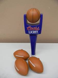 lot 6 image: VINTAGE COORS LIGHT BASKETBALL OR FOOTBALL TAP HANDLE W3 EXTRA CHANGEABLE FOOTBALLS - NICE - GREAT PIECE - APPROX 9 - SEE PICTURES