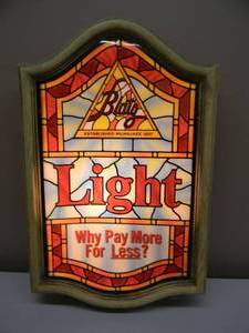lot 32 image: VINTAGE BLATZ BEER LIGHTED SIGN - NICE - WORKS - GREAT OLD SCHOOL PIECE - APPROX 13 By 19 - SEE PICTURES