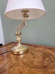 lot 43 image: Polished Brass Desk Lamp